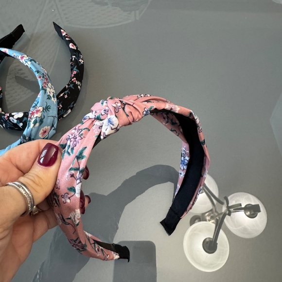A lot of 4, custom, handmade, floral print headbands (purchased from Etsy) - Picture 4 of 15